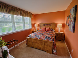 a room in the Maple Lodge - Byrncliff Golf Resort & Banquets